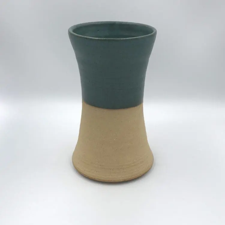 Vase cintré en grès brun de Dordogne