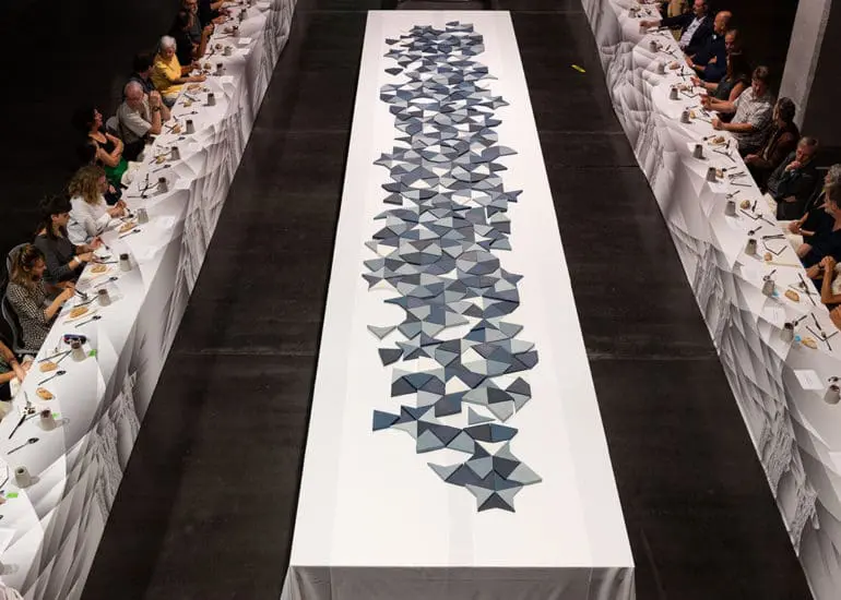 Le pavage avant le banquet - par David Betzinger