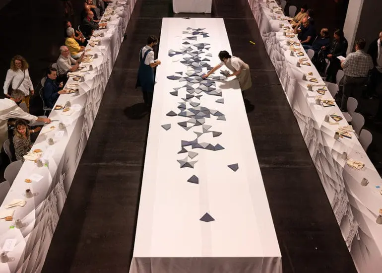 Le pavage à la fin du banquet - par David Betzinger