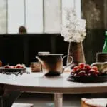 Table vaisselle variée Giom Von Birgitta