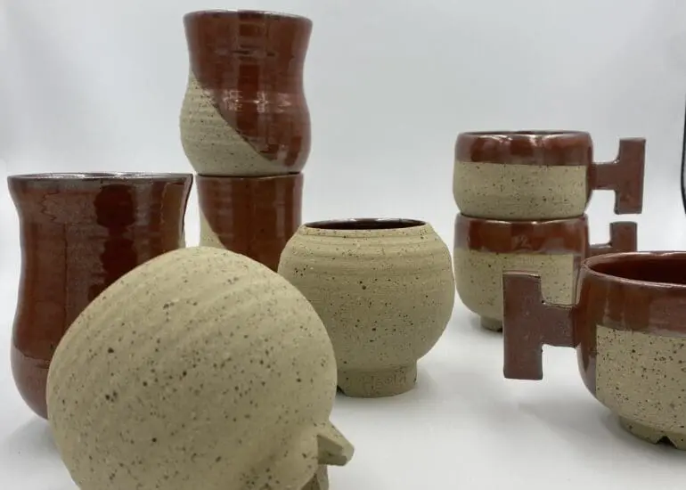 Différentes formes de tasses en grès Collection Gilbert