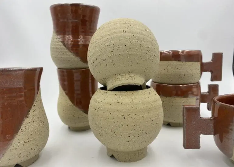 Tasse ronde en grès artisanal