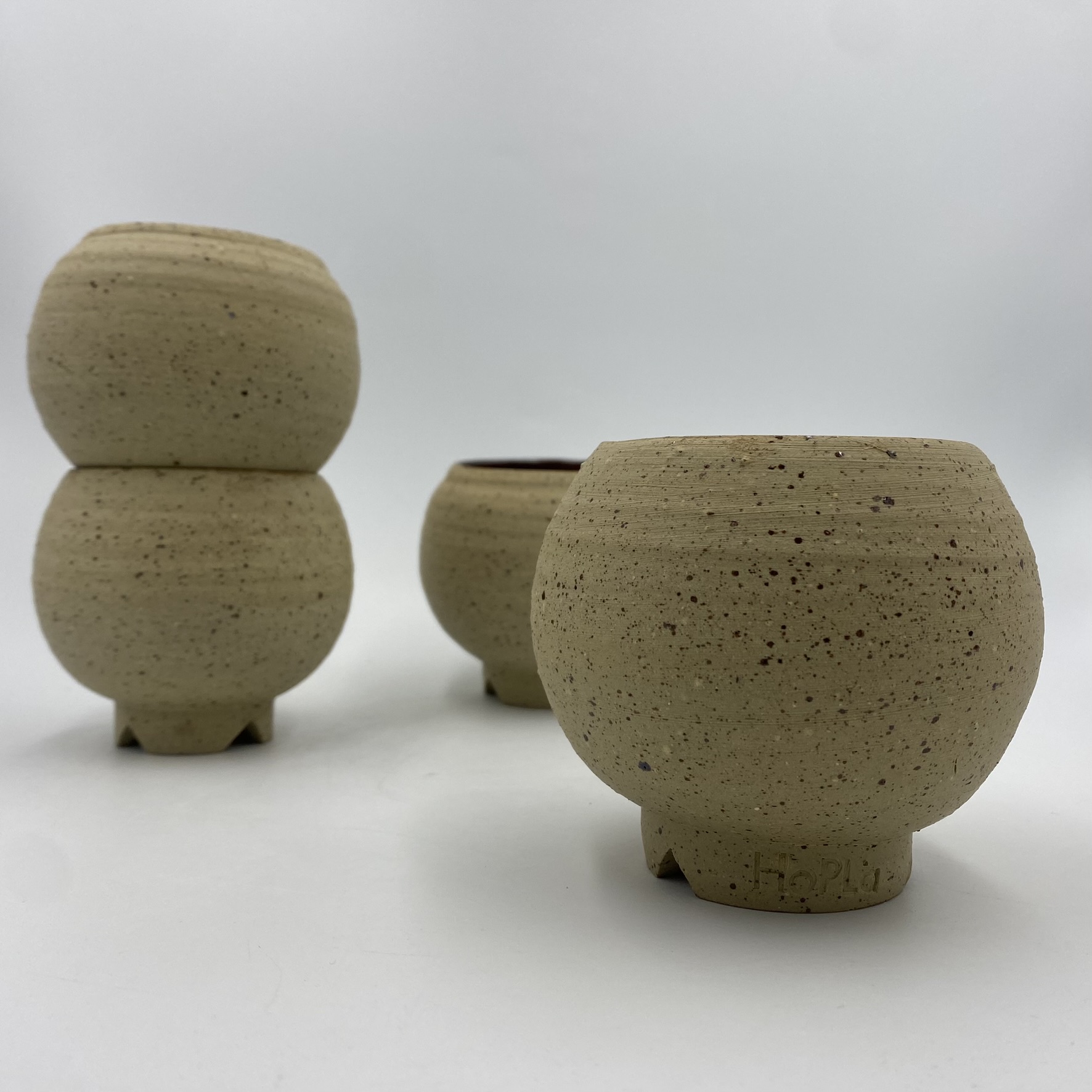 Tasse en grès pyrité émaillé intérieur